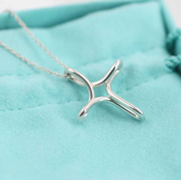 big brand and same model pendant necklaces second-hand authentic spot authentic 925 silver cross hollow necklace
big brand and same model pendant necklaces second-hand authentic spot authentic 925 silver cross hollow necklace