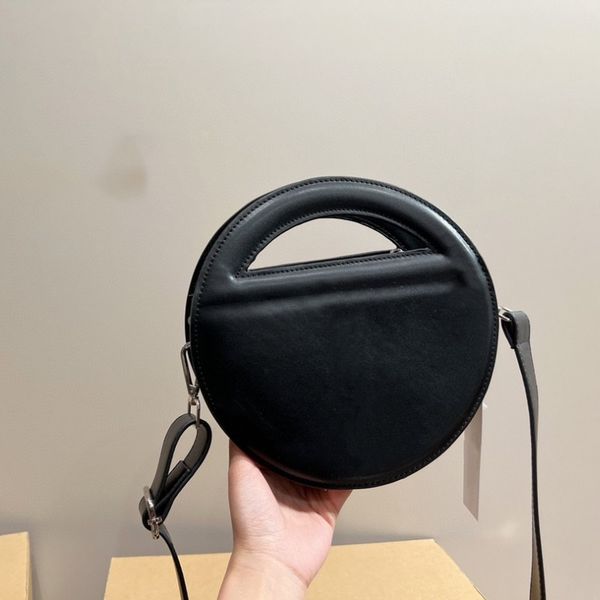 fashion handbag designer one shoulder bag women's crossbody bag premium round bag classic vintage leather strap artistic sense going ou
fashion handbag designer one shoulder bag women's crossbody bag premium round bag classic vintage leather strap artistic sense going ou
