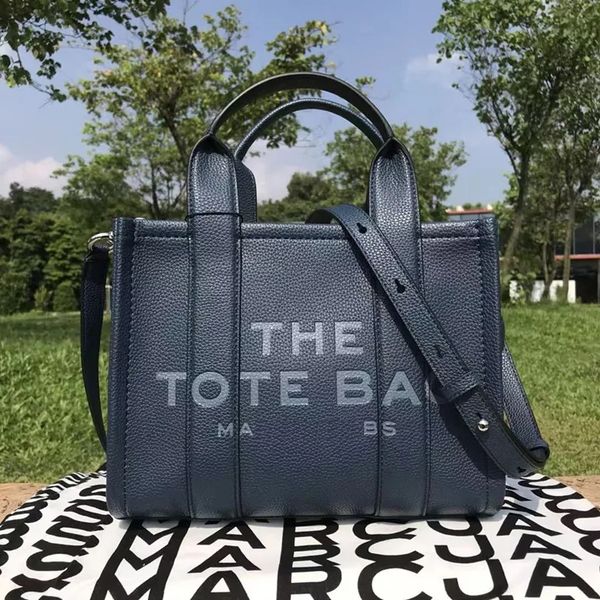 luxury designer bag tote bag handbag women crossbody shoulder handbags large capacity luxury banquet wallet fashion leisure for celebrities, Red;black
luxury designer bag tote bag handbag women crossbody shoulder handbags large capacity luxury banquet wallet fashion leisure for celebrities, Red;black