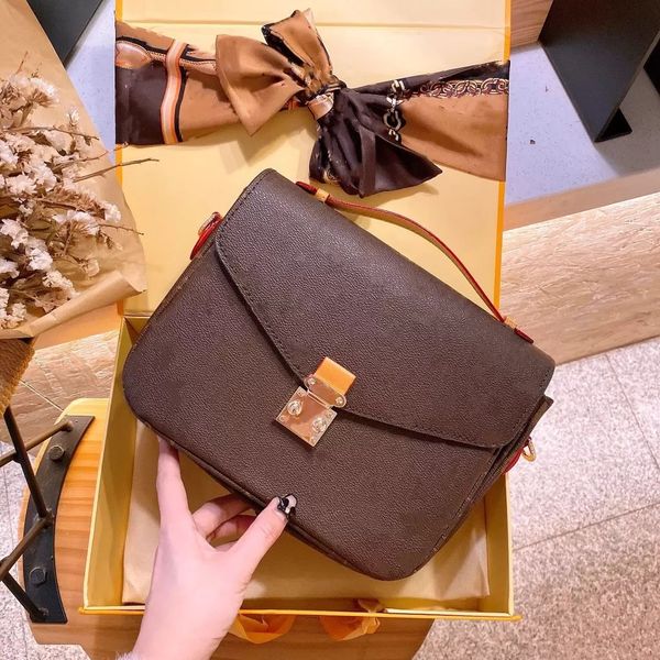 2023 classic tetro style shoulder bags designers luxury handbag wallet totes women's purses postman crossbody messenger bag with box, Black;red
2023 classic tetro style shoulder bags designers luxury handbag wallet totes women's purses postman crossbody messenger bag with box, Black;red