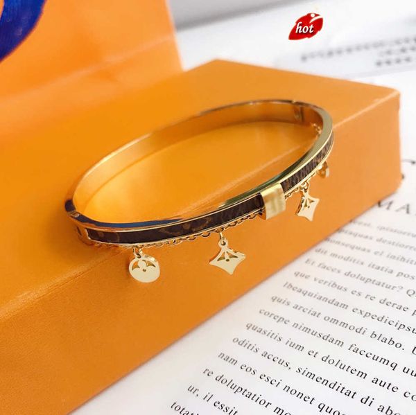 new style bracelets women bangle designer letter jewelry faux leather 18k gold plated stainless steel wristband cuff fashion jewelry ygde, Black
new style bracelets women bangle designer letter jewelry faux leather 18k gold plated stainless steel wristband cuff fashion jewelry ygde, Black