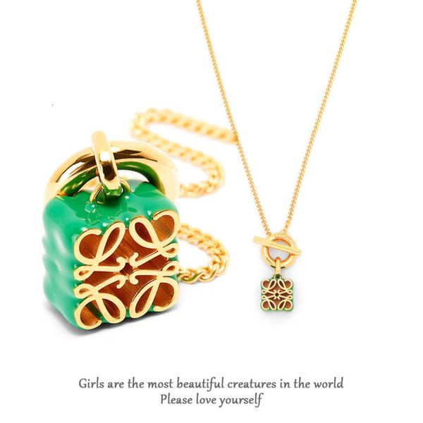 

Classic designer necklace loeve jewelry Luxury fashion jewelrys Small Design Sense ins Style Long Necklace Women's Versatile OT Button Chain Simple Pendant Jewelry