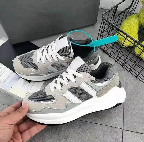 new b5740 retro shoes casual sneakers grey beige sports couple running shoe mesh breathable light comfortable n-shaped shoes with box
new b5740 retro shoes casual sneakers grey beige sports couple running shoe mesh breathable light comfortable n-shaped shoes with box