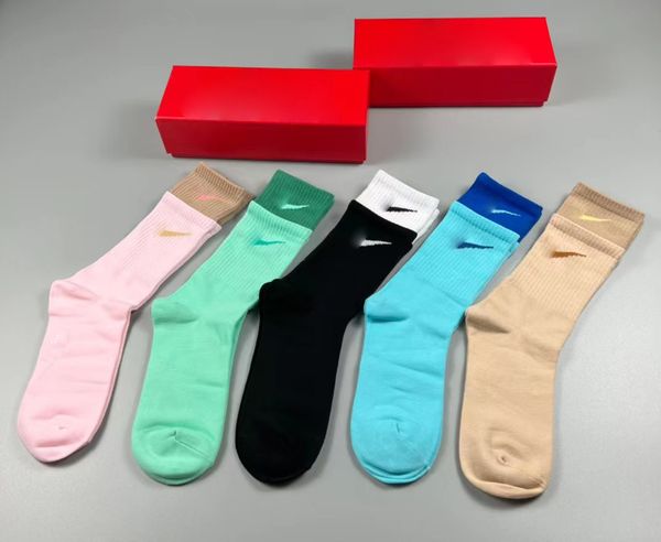 2023 designer mens womens socks five pair sports letter printed embroidery nk cotton man woman 9 styles colors with box a3, Black
2023 designer mens womens socks five pair sports letter printed embroidery nk cotton man woman 9 styles colors with box a3, Black