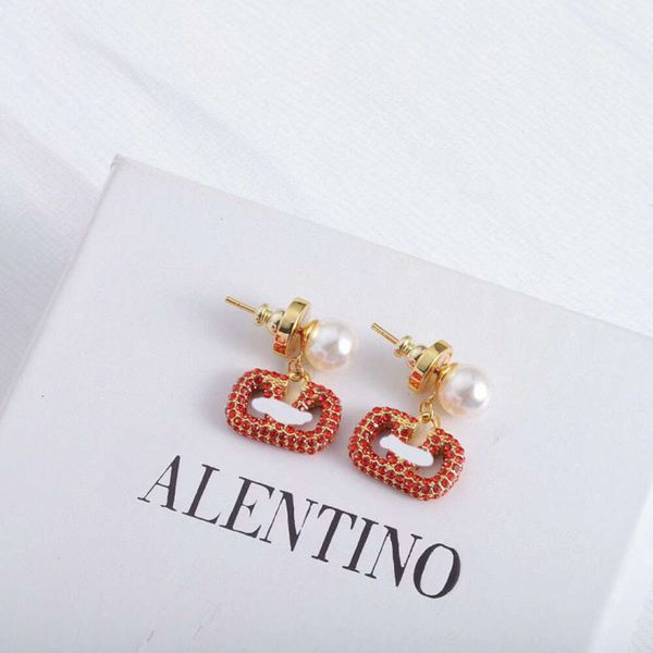 Classic Designer Earrings Jewelry Letter V Valentinolies jewelry V Letter Red Rhinestone Earrings Small Design High Grade Simple Earrings for Women jewellery gift
Classic Designer Earrings Jewelry Letter V Valentinolies jewelry V Letter Red Rhinestone Earrings Small Design High Grade Simple Earrings for Women jewellery gift