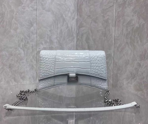 shoulder bags hourglass bag handbag designer ladies shiny crocodile embossed chain crossbody bag fashion leather half moon appearance 2022g
shoulder bags hourglass bag handbag designer ladies shiny crocodile embossed chain crossbody bag fashion leather half moon appearance 2022g