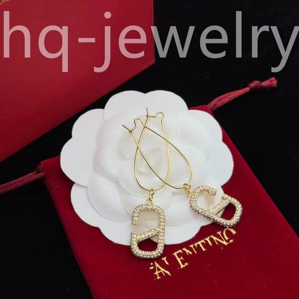 2023 international master design gold big earrings. complete rhinestone inlaid logo and star suitable for travel, preferred accessory for se, Golden;silver
2023 international master design gold big earrings. complete rhinestone inlaid logo and star suitable for travel, preferred accessory for se, Golden;silver