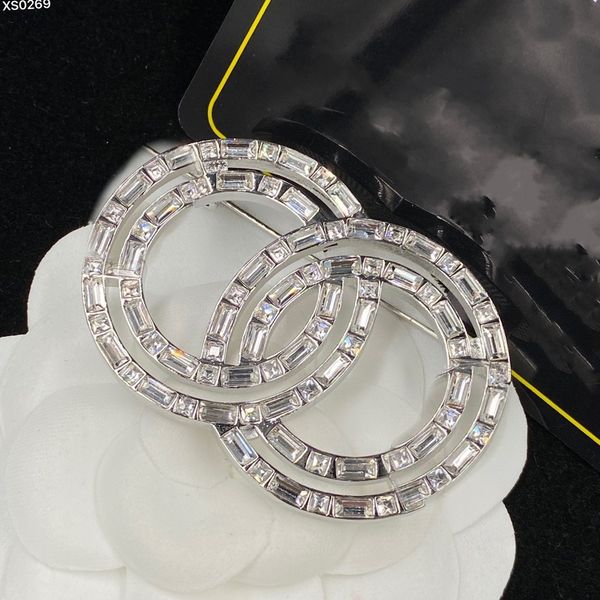 luxury designer fashion brooch crystal pearl brooch for suits, sweaters, jewelry, men and women with box, Gray
luxury designer fashion brooch crystal pearl brooch for suits, sweaters, jewelry, men and women with box, Gray