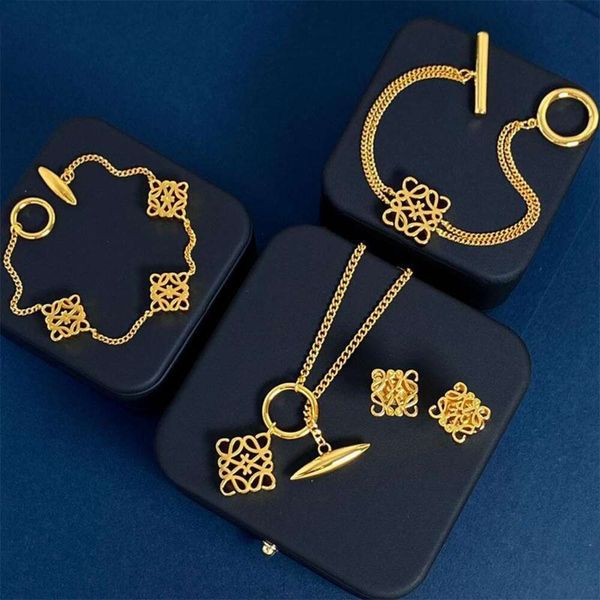 

Classic designer bracelet jewelry loeve Luxury fashion jewelrys Gold Block Bracelet Female Plated 18K Gold Geometric Hollow Abstract Mooncake Design Jewelry Set