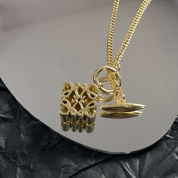 Classic designer necklace jewelry Luxury fashion jewelrys Metal Mooncake Plated 18k True Gold Necklace High Grade Gold OT Button Sweater Chain for Women
Classic designer necklace jewelry Luxury fashion jewelrys Metal Mooncake Plated 18k True Gold Necklace High Grade Gold OT Button Sweater Chain for Women