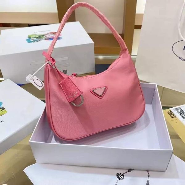 designers bags women shoulder bag fashion luxurys handbags high-capacity armpit baguette nylon handbag personality minority macarone color v, Black;red
designers bags women shoulder bag fashion luxurys handbags high-capacity armpit baguette nylon handbag personality minority macarone color v, Black;red