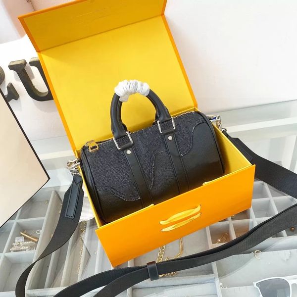 2023 designer handbag small pillow tote bags hand carry wallet fashion shoulder bag crossbody wallets detachable chain clutch purse, Black;red
2023 designer handbag small pillow tote bags hand carry wallet fashion shoulder bag crossbody wallets detachable chain clutch purse, Black;red
