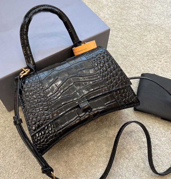 2023 new womens lady shopping bags fashion brand handbags women shoulder cross luxury leather classic purse wallets handle square womens bag
2023 new womens lady shopping bags fashion brand handbags women shoulder cross luxury leather classic purse wallets handle square womens bag