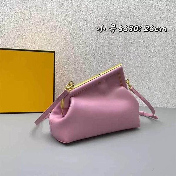 2023 sheepskin clip bag women's handbag luxury designer bags metal bound large logo lock messenger bag retro solid color handbags fashi, Black;red
2023 sheepskin clip bag women's handbag luxury designer bags metal bound large logo lock messenger bag retro solid color handbags fashi, Black;red