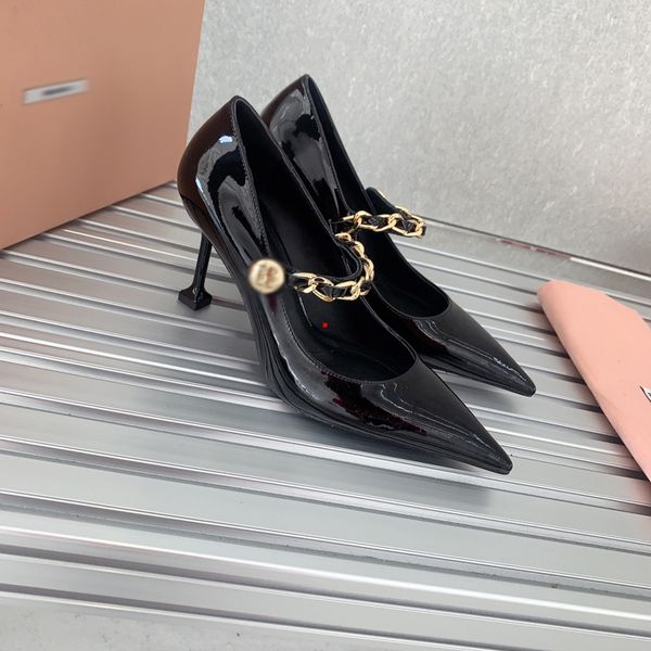2023 fashion designer high heels dress shoes sandals women luxury glitter rivets triple black white patent leather suede party womens weddin
2023 fashion designer high heels dress shoes sandals women luxury glitter rivets triple black white patent leather suede party womens weddin