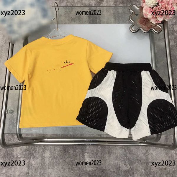 2023 ventilate tracksuits kid sets high-quality baby suit size 100-150 cm 2pcs crew neck t-shirt and shorts ing, White
2023 ventilate tracksuits kid sets high-quality baby suit size 100-150 cm 2pcs crew neck t-shirt and shorts ing, White