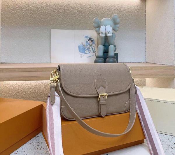 women leather shoulder bags chain messenger bag leather handbags black embossed bag wallet purse ladies cosmetic crossbody bags purse
women leather shoulder bags chain messenger bag leather handbags black embossed bag wallet purse ladies cosmetic crossbody bags purse