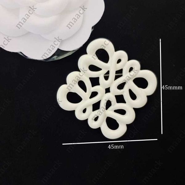brooches luxury women designer 18k gold silver plated inlay crystal rhinestone broche charm men pearl badge broches wedding brooches m230411, Gray
brooches luxury women designer 18k gold silver plated inlay crystal rhinestone broche charm men pearl badge broches wedding brooches m230411, Gray