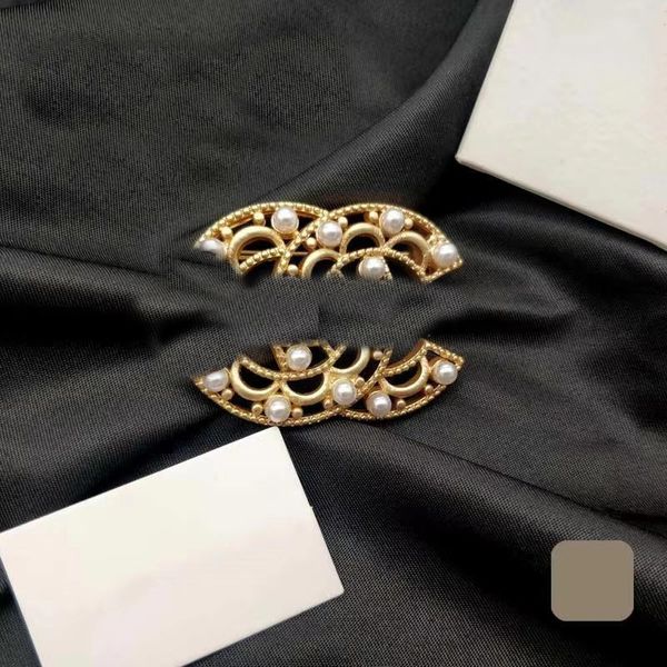 luxury retro designer pearl brooch hollow letter brand brooches for women charm wedding gift jewelry accessorie, Gray
luxury retro designer pearl brooch hollow letter brand brooches for women charm wedding gift jewelry accessorie, Gray