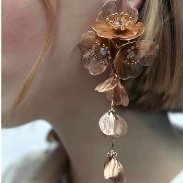 stud za luxury long metal flower tassel earrings for women personality temperament golden jewelry wholesale 230410, Golden;silver
stud za luxury long metal flower tassel earrings for women personality temperament golden jewelry wholesale 230410, Golden;silver