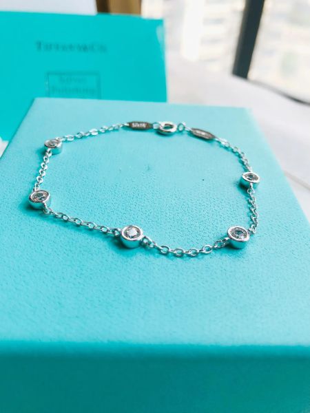 luxury charm bracelets brand designer s925 sterling silver five round zircon charm bangle for women wedding jewelry brides party gift with b, Golden;silver
luxury charm bracelets brand designer s925 sterling silver five round zircon charm bangle for women wedding jewelry brides party gift with b, Golden;silver