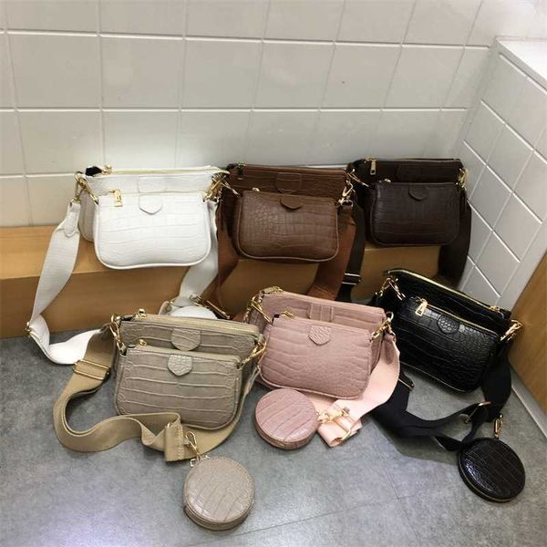 mahjong bag crocodile pattern three in one personalized and fashionable ins simple wide shoulder strap diagonal cross women's
mahjong bag crocodile pattern three in one personalized and fashionable ins simple wide shoulder strap diagonal cross women's