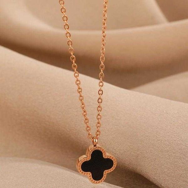 van clover necklace designer necklace four leaf chain jewelry titanium steel lead glass black and white sided simple collar chain fashion fo, Silver
van clover necklace designer necklace four leaf chain jewelry titanium steel lead glass black and white sided simple collar chain fashion fo, Silver
