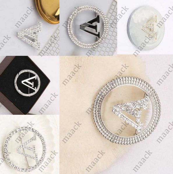 14style brand designer v letter brooches women luxury rhinestone crystal pearl brooch suit laple pin metal fashion jewelry accessories m2304, Gray
14style brand designer v letter brooches women luxury rhinestone crystal pearl brooch suit laple pin metal fashion jewelry accessories m2304, Gray