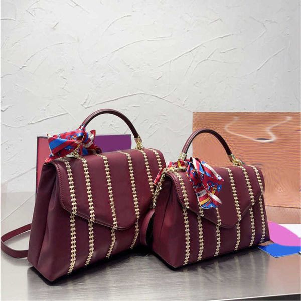 totes 2 sizes shopping crossbody bags women luxury brand designer shoulder clutch chain strap single purses 230215
totes 2 sizes shopping crossbody bags women luxury brand designer shoulder clutch chain strap single purses 230215