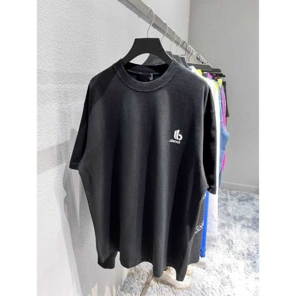 designer women's clothing 20% off shirt family small label embroidery portrait hole wash water black sleeve t-shirt, White;black
designer women's clothing 20% off shirt family small label embroidery portrait hole wash water black sleeve t-shirt, White;black