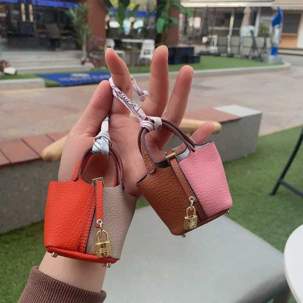 mini vegetable basket bag pendant premium leather car keychain earphone creative, Slivery;golden
mini vegetable basket bag pendant premium leather car keychain earphone creative, Slivery;golden
