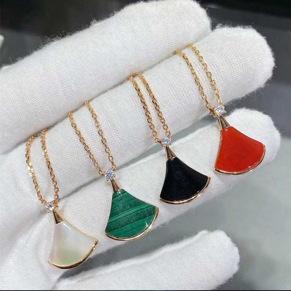 baojia v gold qixi net red fan-shaped skirt 925 sterling silver necklace scallop pendant rose gold white fritillary chain
baojia v gold qixi net red fan-shaped skirt 925 sterling silver necklace scallop pendant rose gold white fritillary chain
