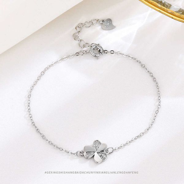 temperament small accessories s925 sterling silver inlaid with diamond clover bracelet light luxury high sense lucky grass girl hand ornamen, Golden;silver
temperament small accessories s925 sterling silver inlaid with diamond clover bracelet light luxury high sense lucky grass girl hand ornamen, Golden;silver