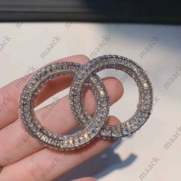 classic pin crystal brooches for men and women brooch designer wedding lovers gift jewelry as a gift with flannel bag m230410, Gray
classic pin crystal brooches for men and women brooch designer wedding lovers gift jewelry as a gift with flannel bag m230410, Gray