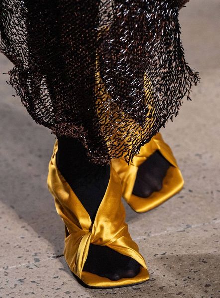 satin strappy square toe sandals stiletto mid heel golden solid designer women shoes summer slip on runway pumps, Black
satin strappy square toe sandals stiletto mid heel golden solid designer women shoes summer slip on runway pumps, Black