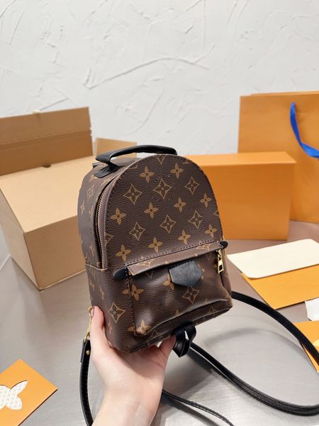 louiseitys vuttonitys viutonitys bag designer bag casual zipper imported leather classic old flower large capacity wallet shopping high qual
louiseitys vuttonitys viutonitys bag designer bag casual zipper imported leather classic old flower large capacity wallet shopping high qual