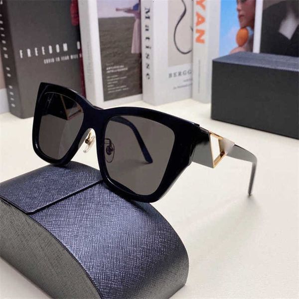 luxury sunglasses for men and women designer fashion women's large frame retro sunglasses trend street ssunscreen glasses, White;black
luxury sunglasses for men and women designer fashion women's large frame retro sunglasses trend street ssunscreen glasses, White;black