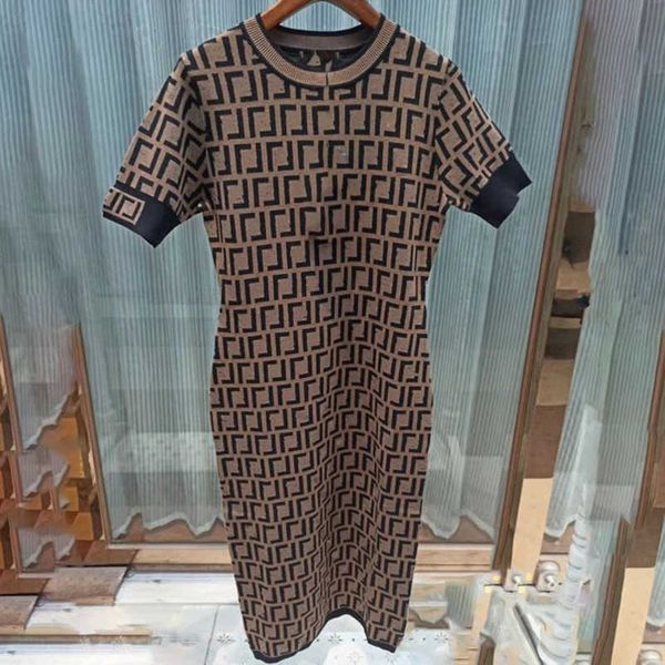2023 new designer womens t shirt high-end shirt summer round neck pullover classic espresso all over letter temperament slim fit sleeve knit, Black;gray
2023 new designer womens t shirt high-end shirt summer round neck pullover classic espresso all over letter temperament slim fit sleeve knit, Black;gray