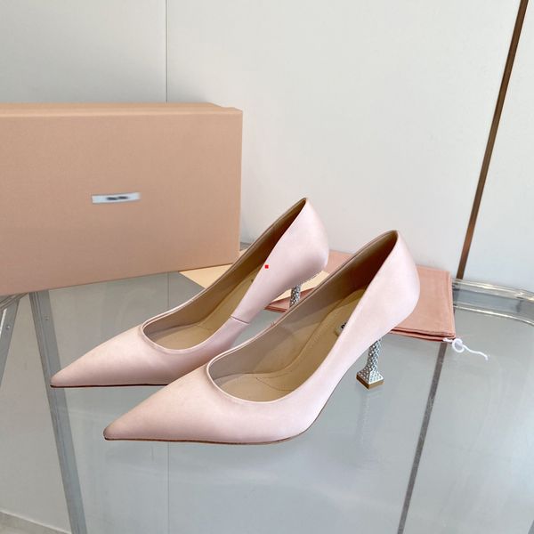 2023 fashion designer high heels dress shoes sandals women luxury glitter rivets triple black white patent leather suede party womens weddin
2023 fashion designer high heels dress shoes sandals women luxury glitter rivets triple black white patent leather suede party womens weddin