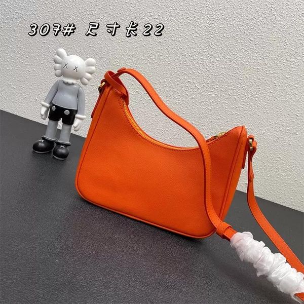 2023 women's genuine leather handbag metal hardware shoulder bags comes with a small tag keychain underarm bag adjustable multifunction, Black;red
2023 women's genuine leather handbag metal hardware shoulder bags comes with a small tag keychain underarm bag adjustable multifunction, Black;red
