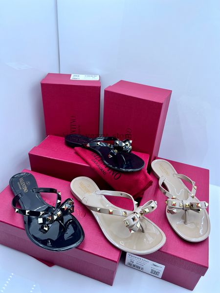 women's black bow flip-flops quality sandals summer beach riveted slippers fashion casual flat bottom nail shoes valentinoe''
women's black bow flip-flops quality sandals summer beach riveted slippers fashion casual flat bottom nail shoes valentinoe''