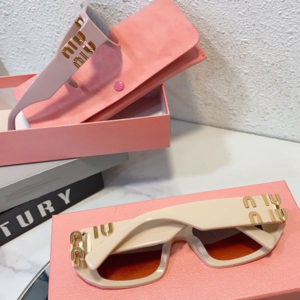 Fashion designer Sun Jewel High quality mens and womens square panel frame temple metal logo Lunettes Leisure Vacation Outdoor comes with original box SMU98Z
Fashion designer Sun Jewel High quality mens and womens square panel frame temple metal logo Lunettes Leisure Vacation Outdoor comes with original box SMU98Z