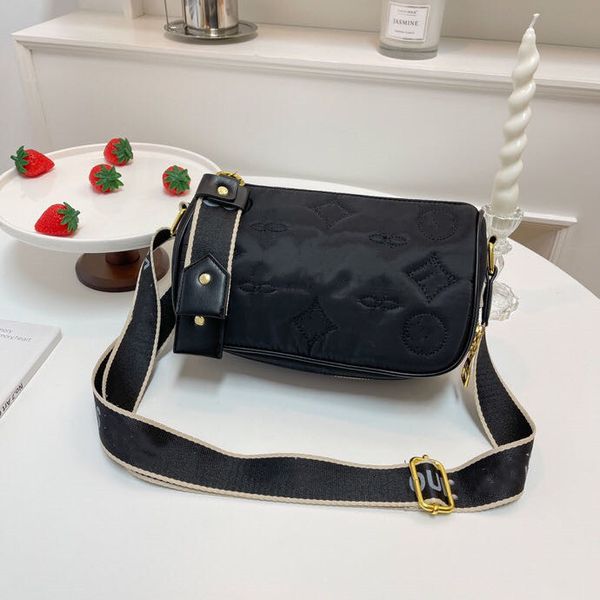 brand 23ss day packs fashion envelope bag women's casual large capacity handheld bag versatile temperament chain crossbody small bag
brand 23ss day packs fashion envelope bag women's casual large capacity handheld bag versatile temperament chain crossbody small bag