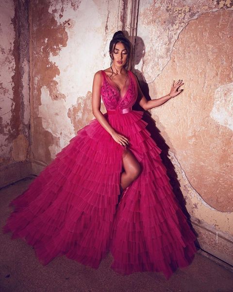 2023 evening dresses wear fuchsia side split ball gown prom gowns lace v neck sleeveless floor length tulle tiered ruffles special occasion, Black;red
2023 evening dresses wear fuchsia side split ball gown prom gowns lace v neck sleeveless floor length tulle tiered ruffles special occasion, Black;red