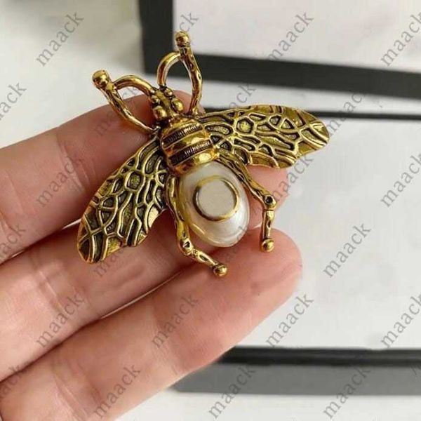 fashion bee charm pins brooches for mens and women designer jewelry party wedding lovers gift jewelry engagement with box m230410, Gray
fashion bee charm pins brooches for mens and women designer jewelry party wedding lovers gift jewelry engagement with box m230410, Gray
