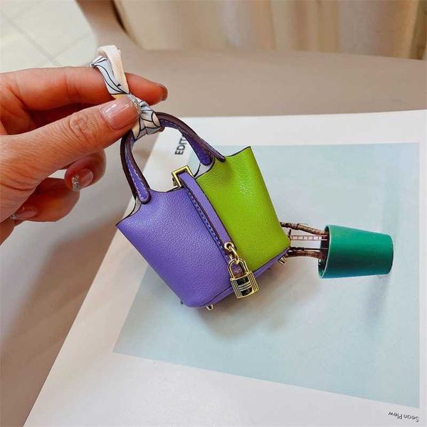 simulation leather vegetable basket bag pendant cute mini bucket earphone creative car keychain female, Slivery;golden
simulation leather vegetable basket bag pendant cute mini bucket earphone creative car keychain female, Slivery;golden