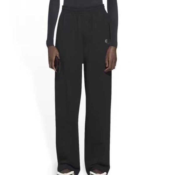 2023 new designer womens t shirt high-end shirt differentiate market versatile family embroidery leggings couple casual straight leg pants, White;black
2023 new designer womens t shirt high-end shirt differentiate market versatile family embroidery leggings couple casual straight leg pants, White;black