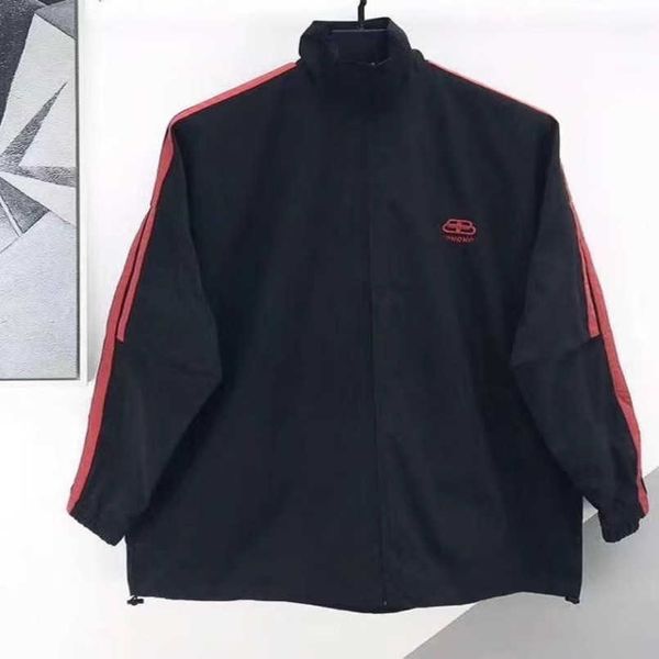 2023 womens designer t shirt tracksuit shirt spring 2023 family black standing collar orange red striped edge rushsuit windbreaker jacket
2023 womens designer t shirt tracksuit shirt spring 2023 family black standing collar orange red striped edge rushsuit windbreaker jacket