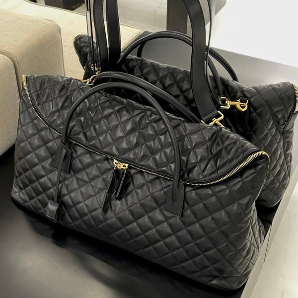 23 es giant travel bag in quilted leather black maxi supple bag metal hardware zip closure handles leather case
23 es giant travel bag in quilted leather black maxi supple bag metal hardware zip closure handles leather case