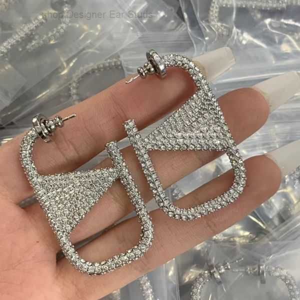 stud 2023 fashion earrings jewelry womens men designer earring ear studs letter v diamonds luxurys golden silver needle weote with box 68 2
stud 2023 fashion earrings jewelry womens men designer earring ear studs letter v diamonds luxurys golden silver needle weote with box 68 2